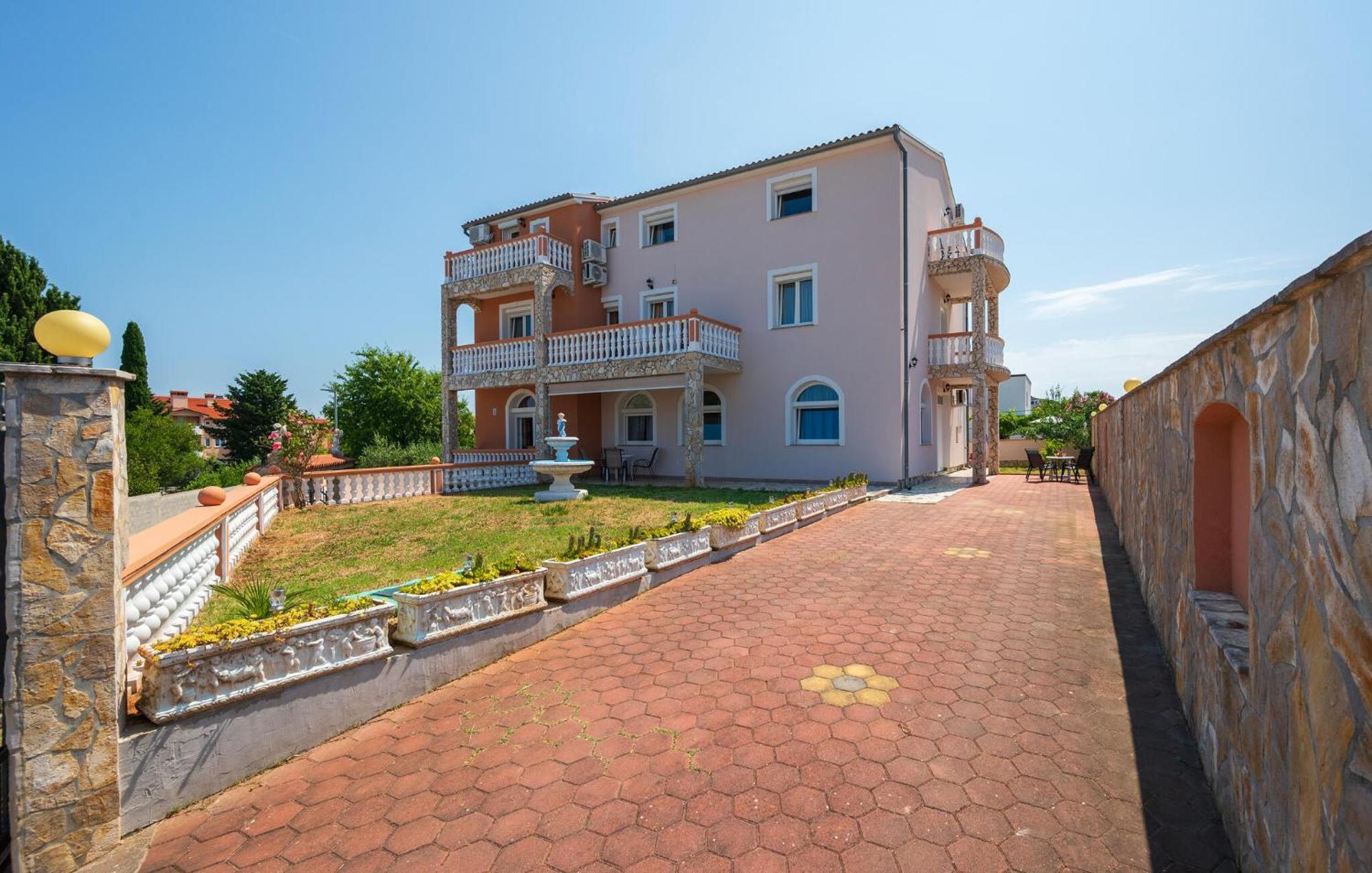 Cozy In With Wifi Apartment Pula